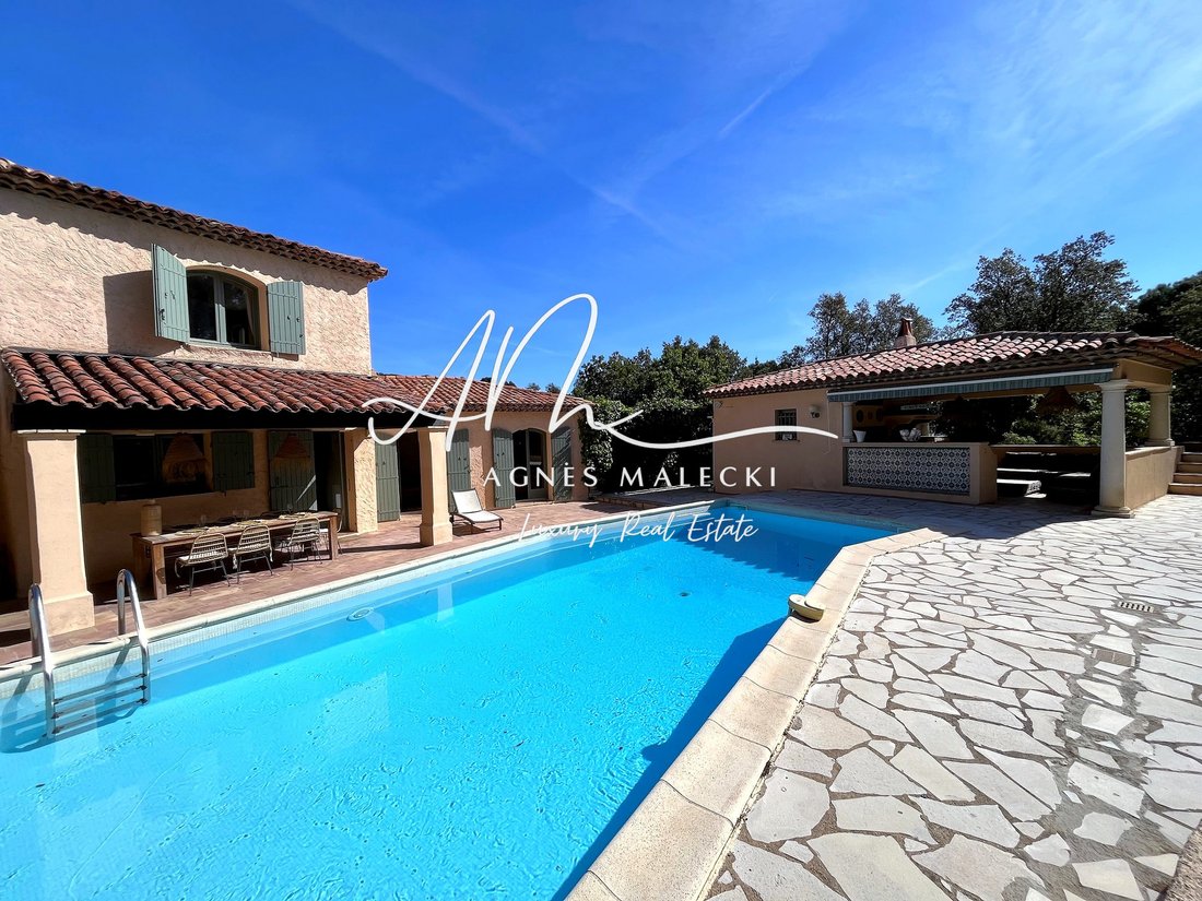 Estate in La Croix-Valmer, Provence-Alpes-Côte d'Azur, France 2 - 18148470