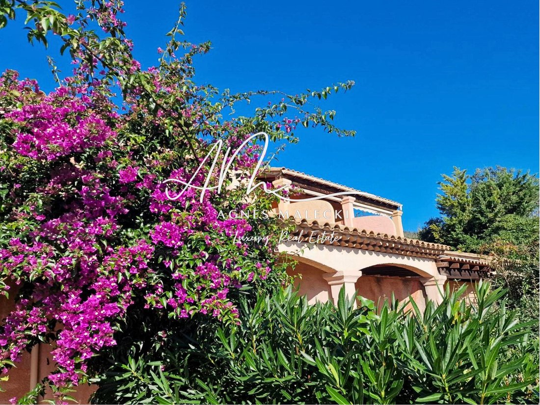 Anwesen in Le Lavandou, Provence-Alpes-Côte d'Azur, Frankreich 1 - 18642372