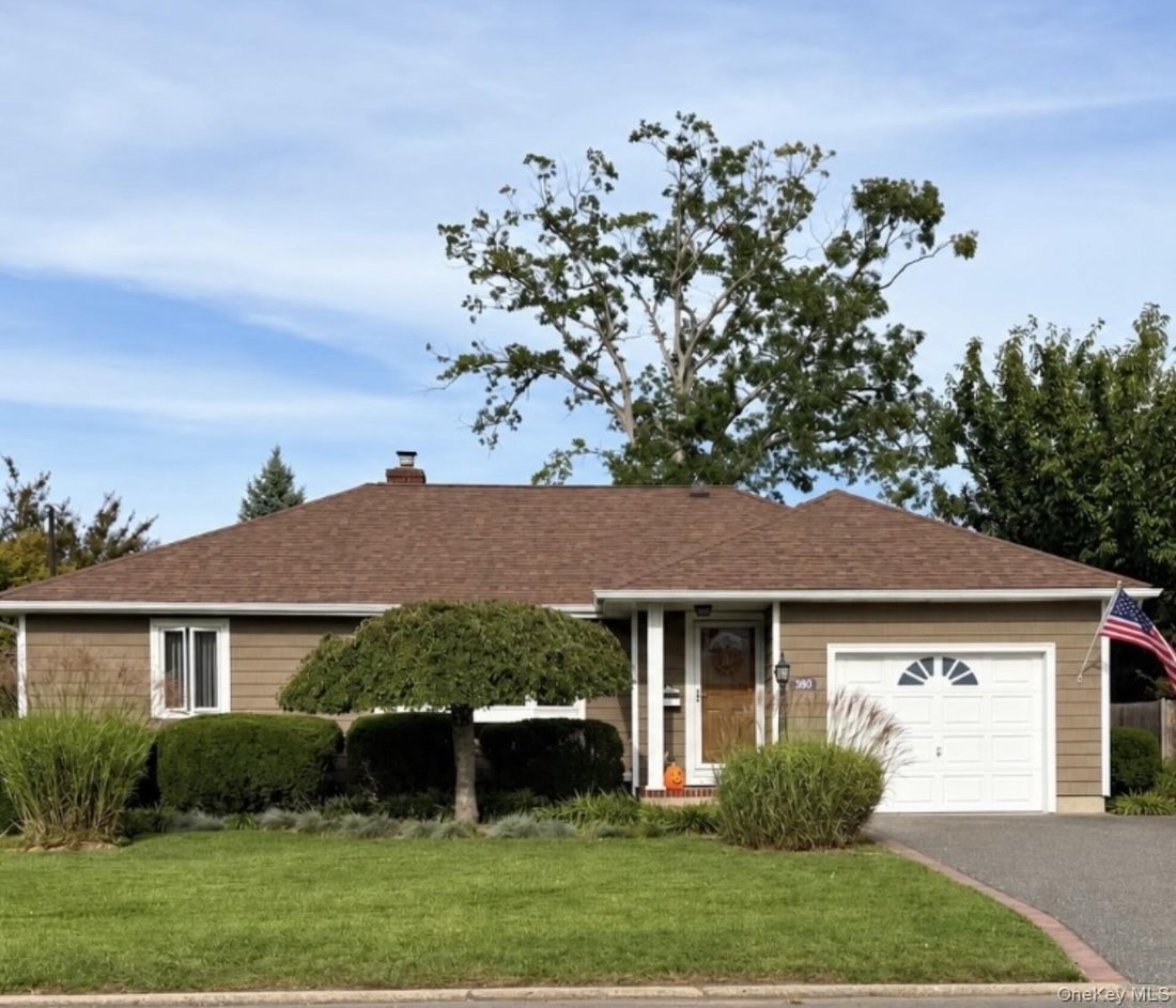House in Lindenhurst, New York, United States 1 - 18986734