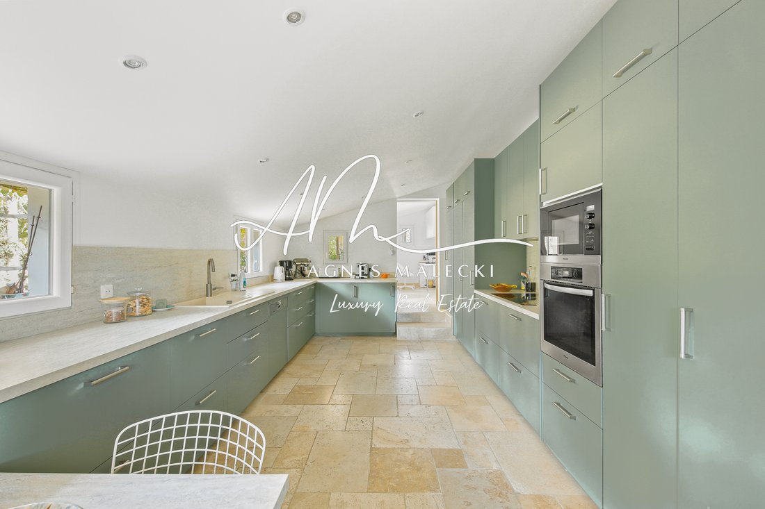 Estate in Rayol-Canadel-sur-Mer, Provence-Alpes-Côte d'Azur, France 5 - 16608348