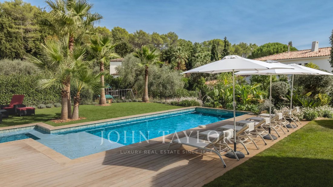 Villa in Nord, Roquefort-les-Pins, France 4 - 18985910