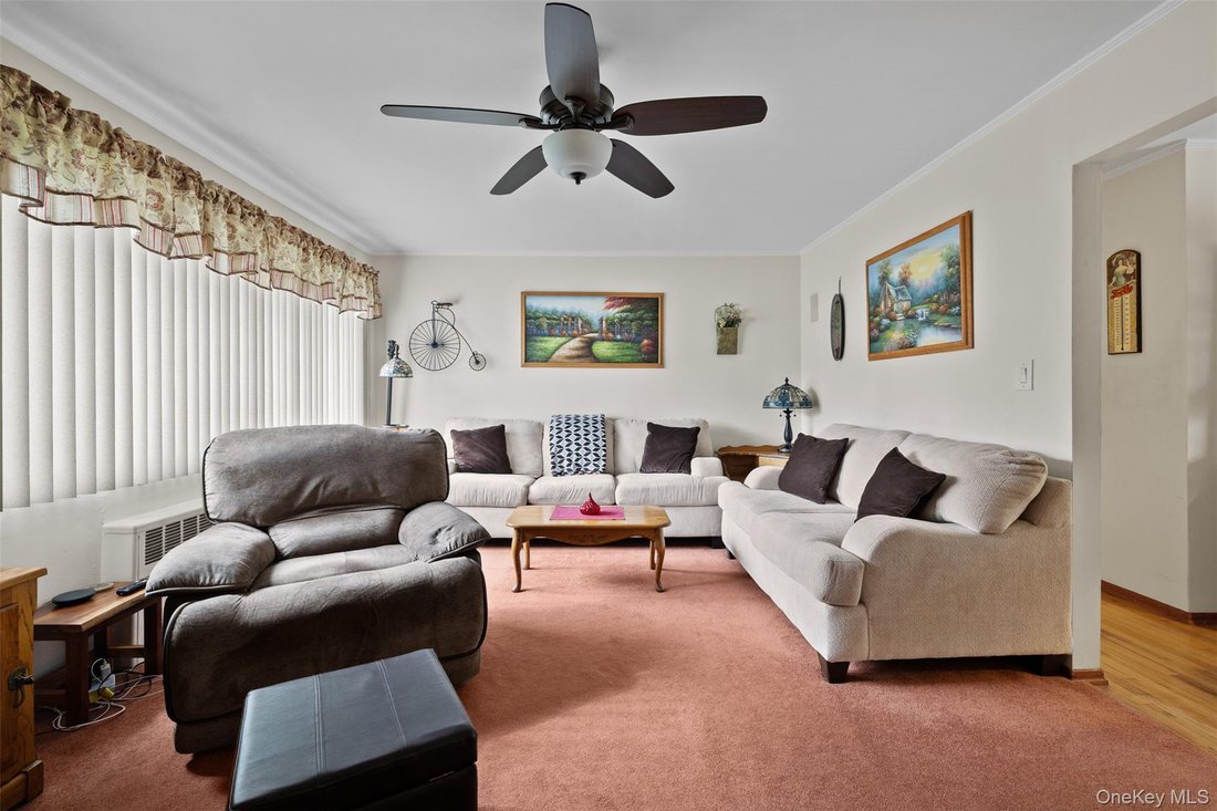 House in Lindenhurst, New York, United States 5 - 18986734