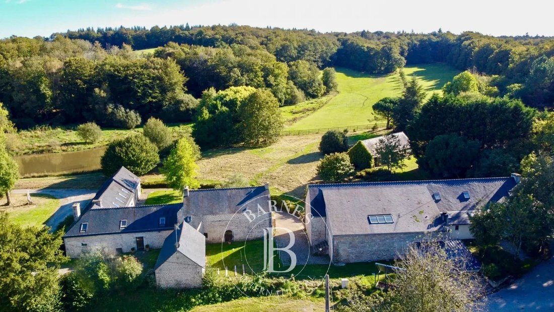 Estate in Kerjalotte, Pontivy, France 2 - 18985973