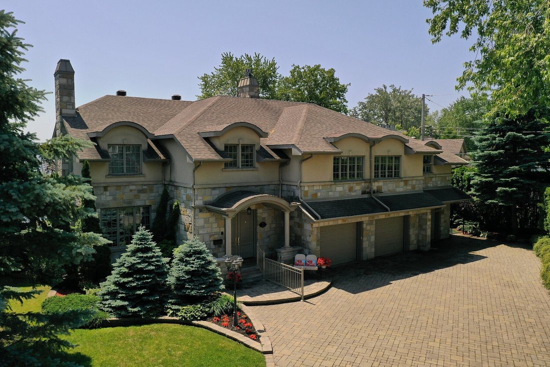 House in Beaconsfield, Quebec, Canada 2 - 18986192