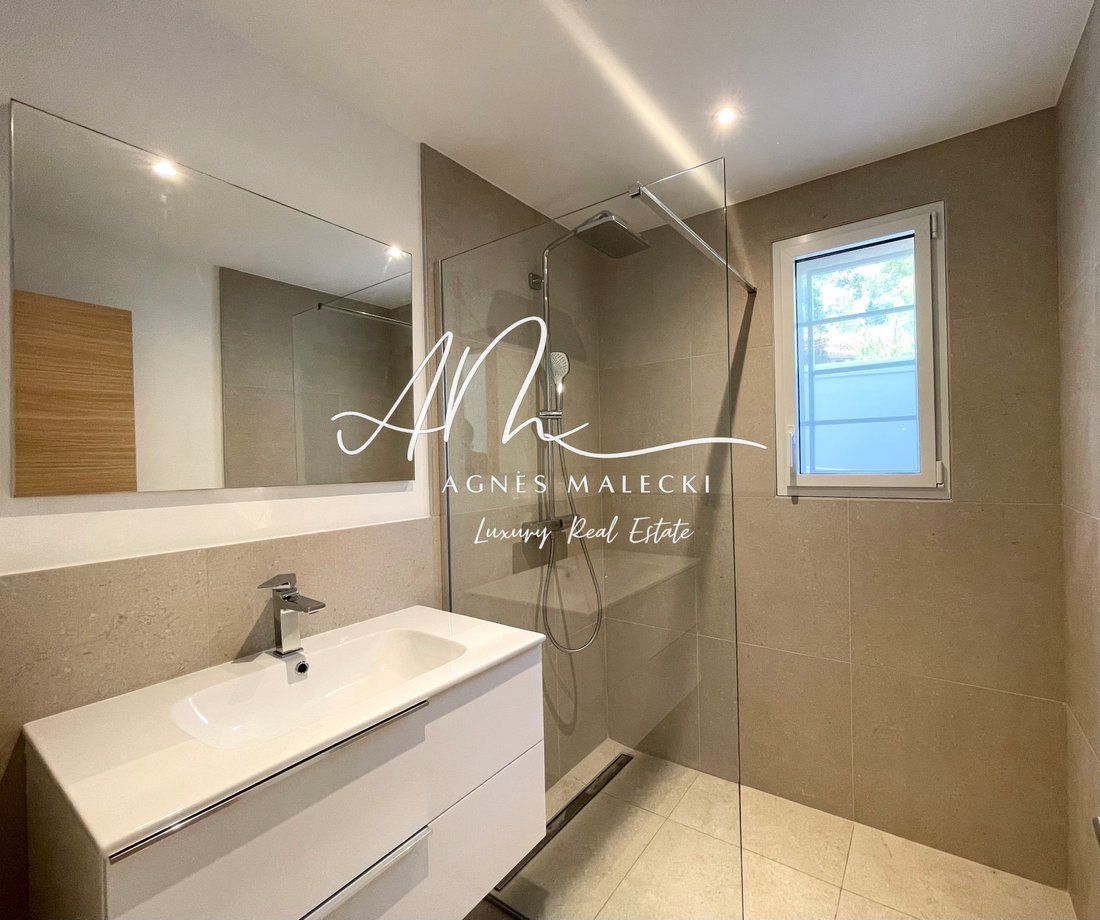 Villa in Nord, Cavalaire-sur-Mer, France 3 - 15768378