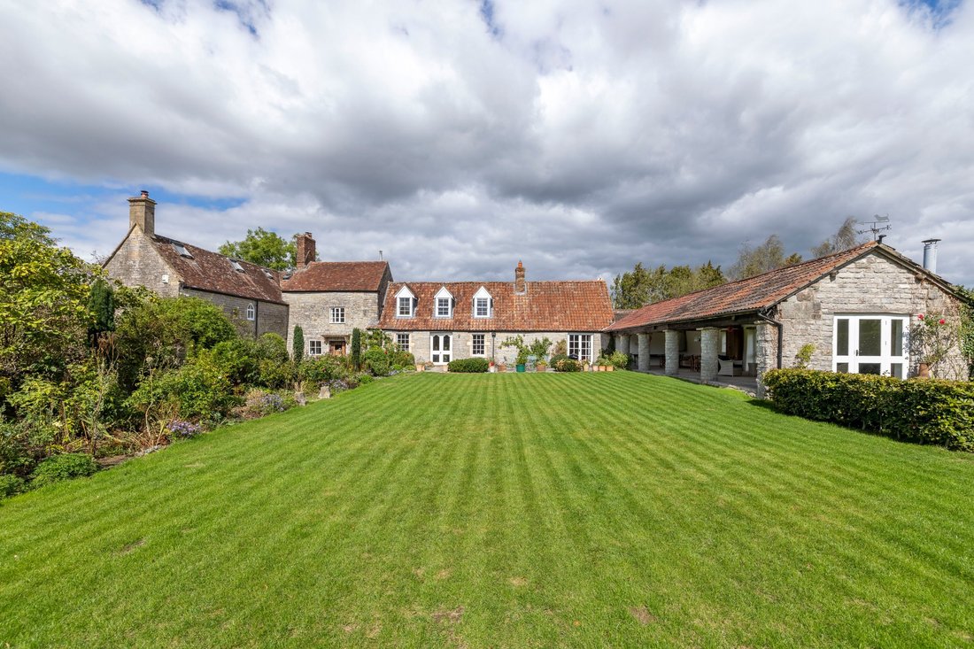 House in Somerset, England 2 - 18985279