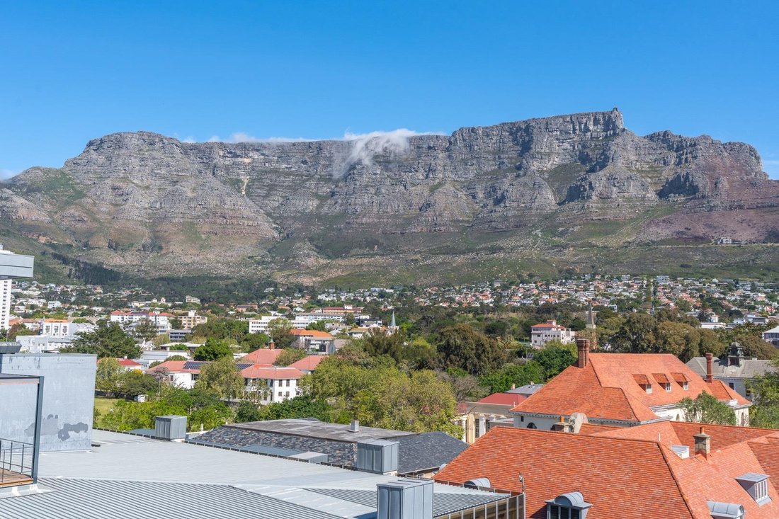 Apartment in Gardens, City Bowl, Cape Town 1 - 18985136