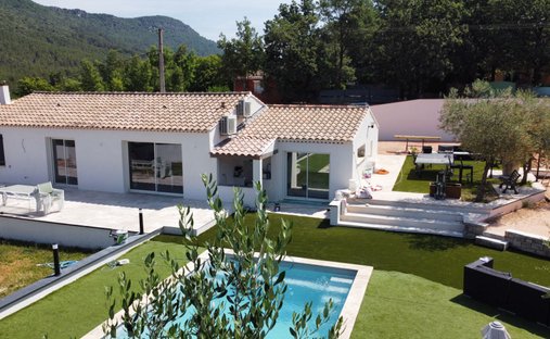 Villa in Sainte-Anastasie-sur-Issole, Provence-Alpes-Côte d'Azur, France 1