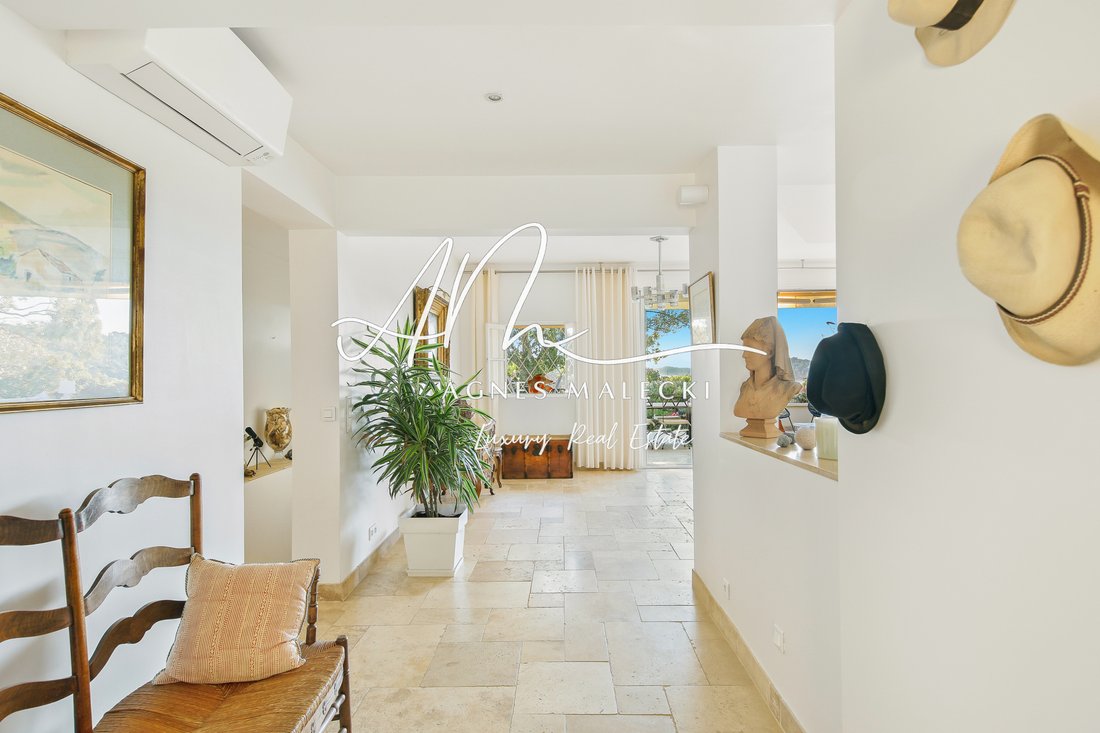 Estate in Rayol-Canadel-sur-Mer, Provence-Alpes-Côte d'Azur, France 4 - 16608348