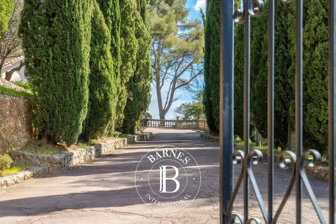 Estate in Notre Dame des Routes, Toulon, France 2 - 18984957