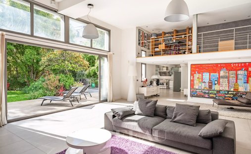 House in Jules Guesde Montesy, Issy-les-Moulineaux, France 1