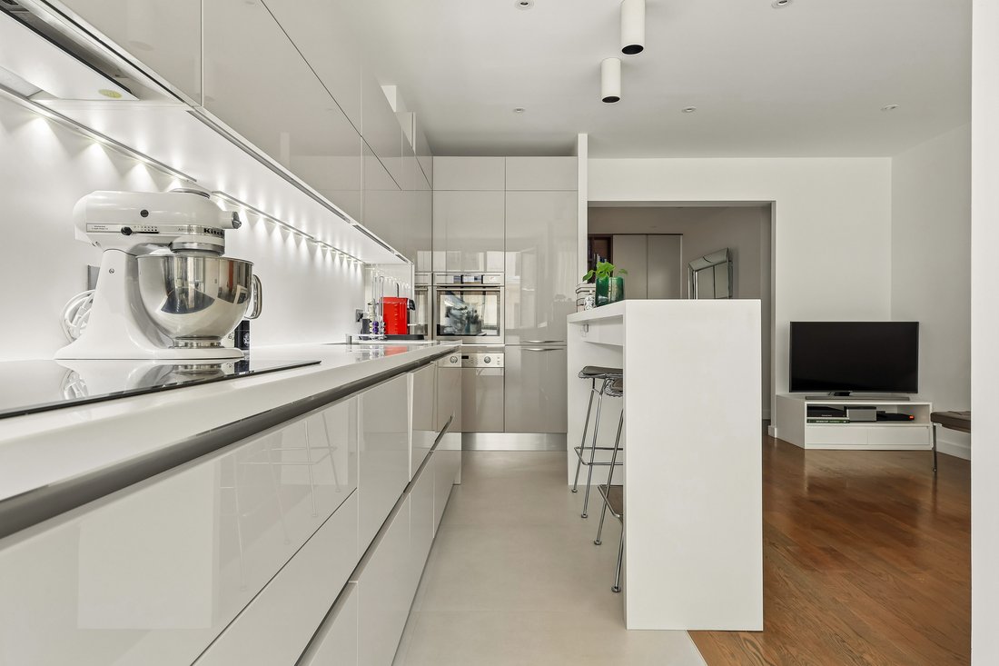 Apartment in Auteuil Sud, Paris 16e Arrondissement, Paris 5 - 18986270