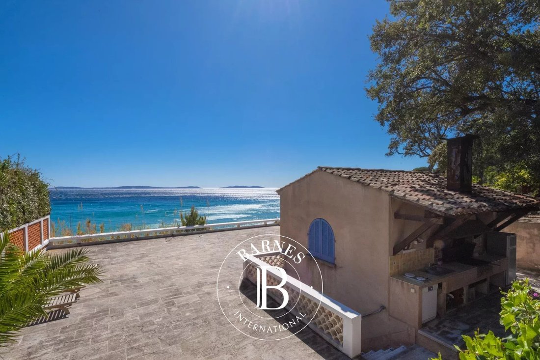 Estate in Rayol-Canadel-sur-Mer, Provence-Alpes-Côte d'Azur, France 4 - 18984939