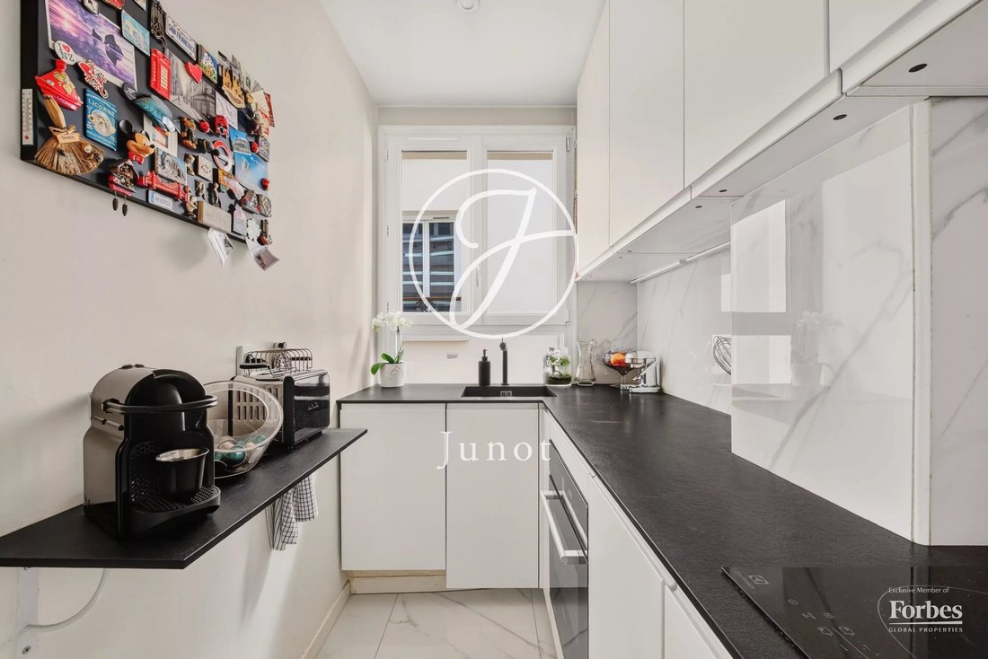 Apartment in Batignolles-Cardinet, Paris 17e Arrondissement, Paris 3 - 18985632
