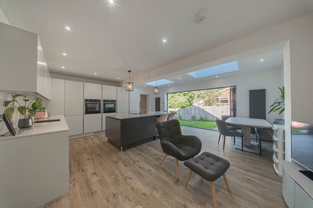 House in Haywards Heath, England 4 - 18986117