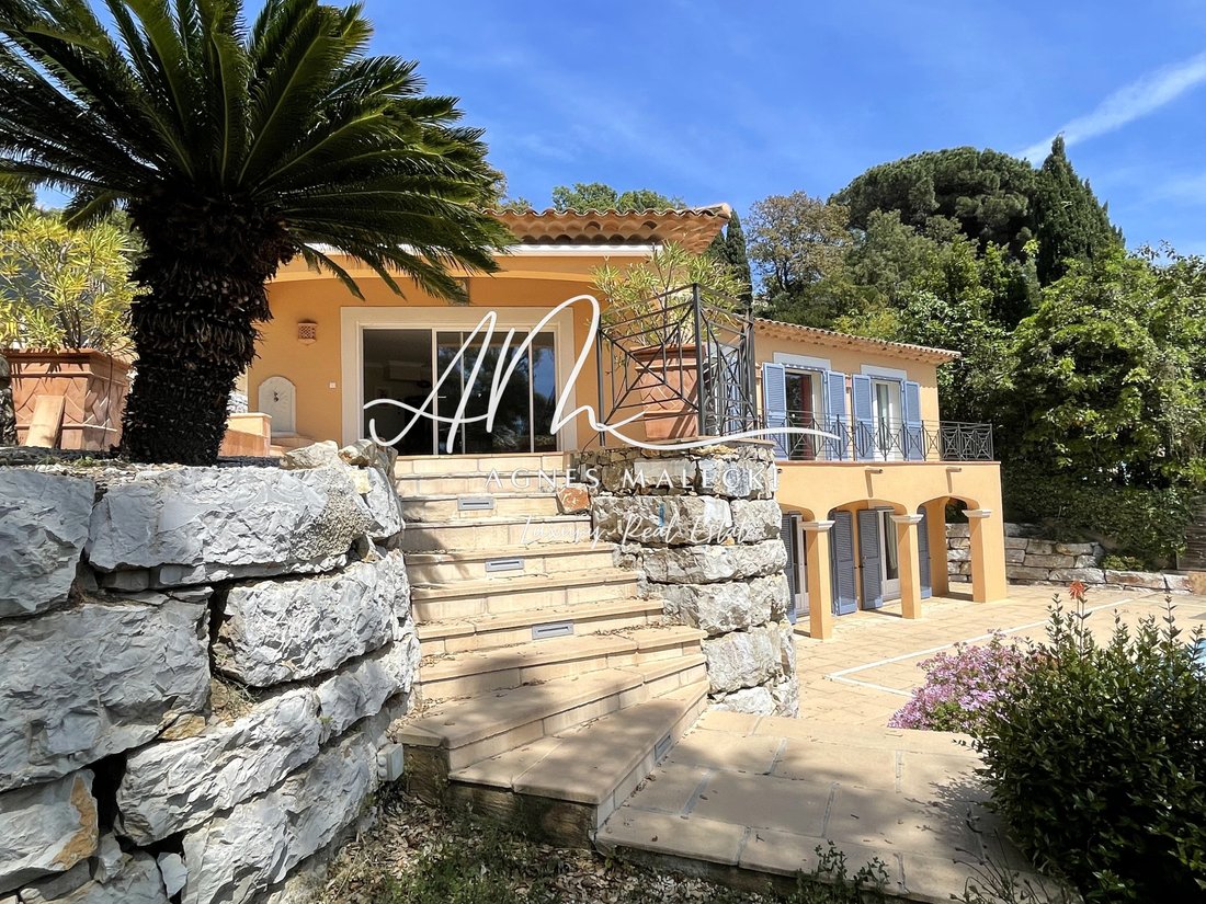 Estate in Rayol-Canadel-sur-Mer, Provence-Alpes-Côte d'Azur, France 2 - 18447546