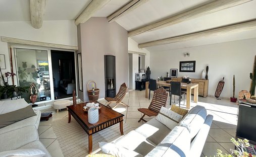 Villa in Plaines Saint Pierre-Saint Julien, Martigues, France 1