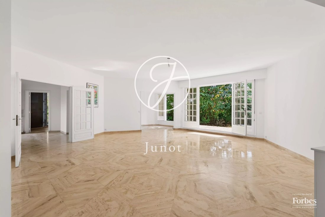 House in Poincare, Garches, France 2 - 18984805