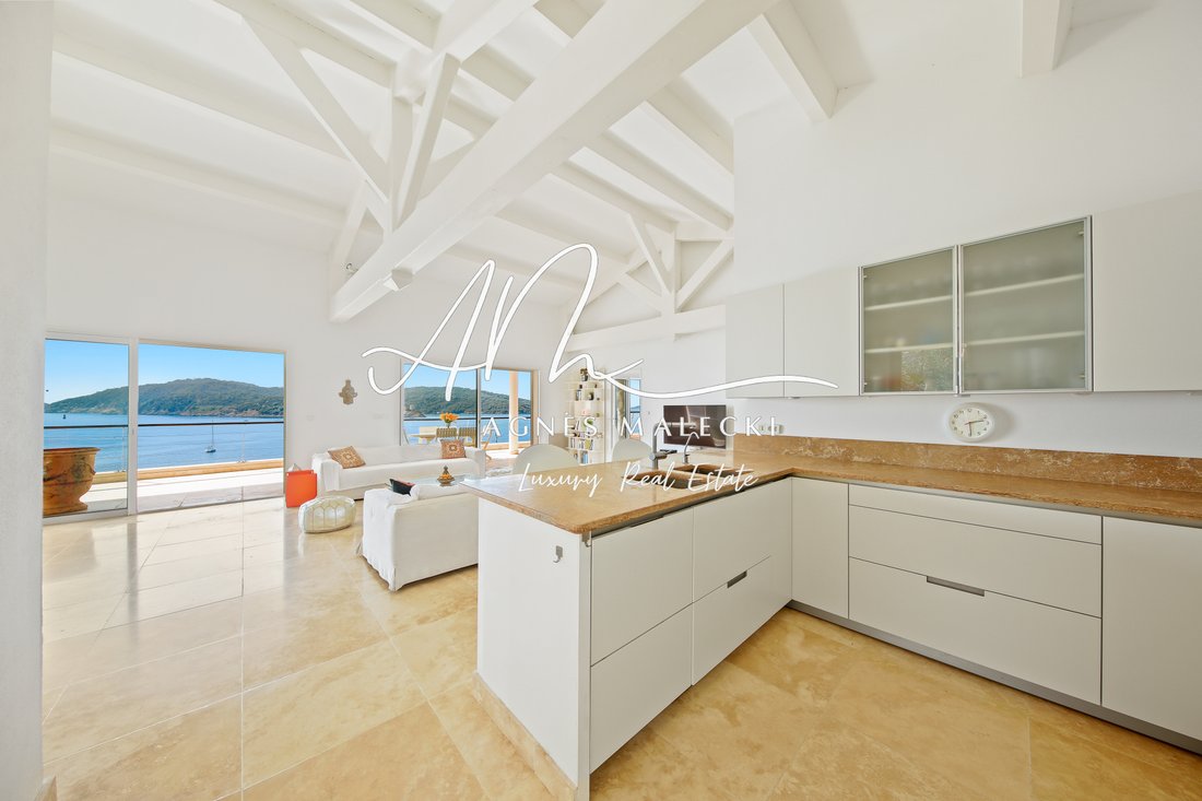 Estate in Hyeres, Provence-Alpes-Côte d'Azur, France 4 - 18479033