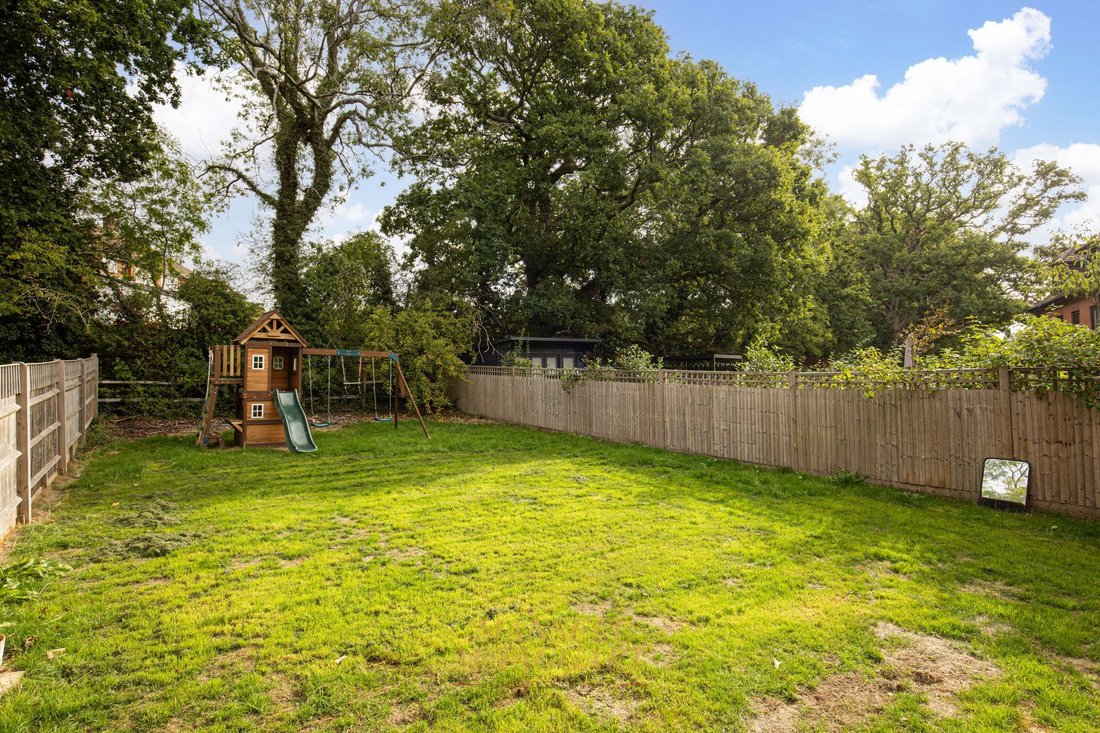 House in East Grinstead, England 2 - 18986325