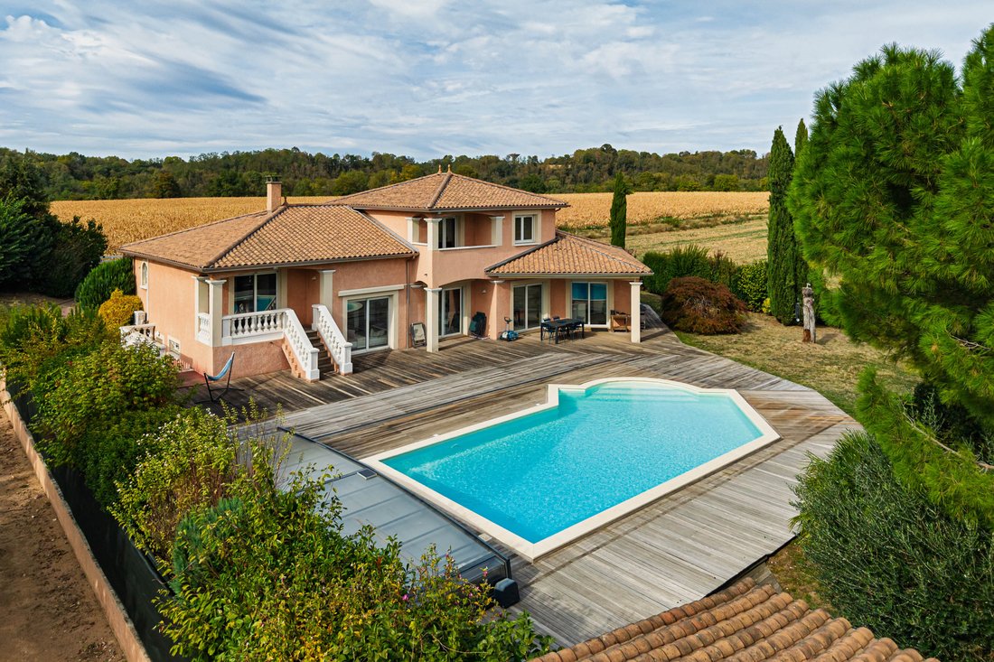 House in Cailloux-sur-Fontaines, Auvergne-Rhône-Alpes, France 1 - 18986114