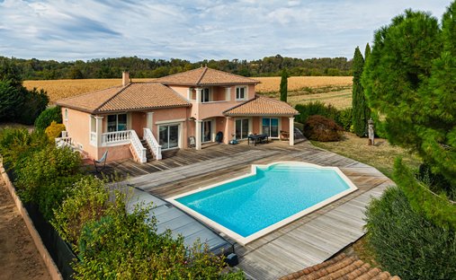 House in Cailloux-sur-Fontaines, Auvergne-Rhône-Alpes, France 1