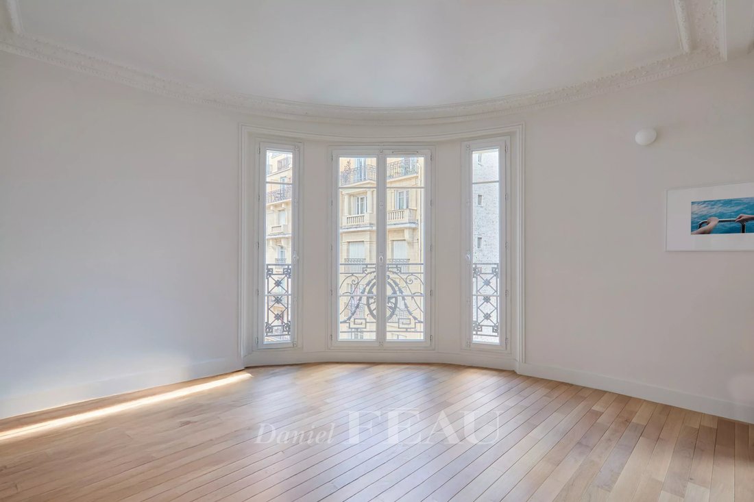 Apartment in Violet Commerce, Paris 15e Arrondissement, Paris 2 - 18986009