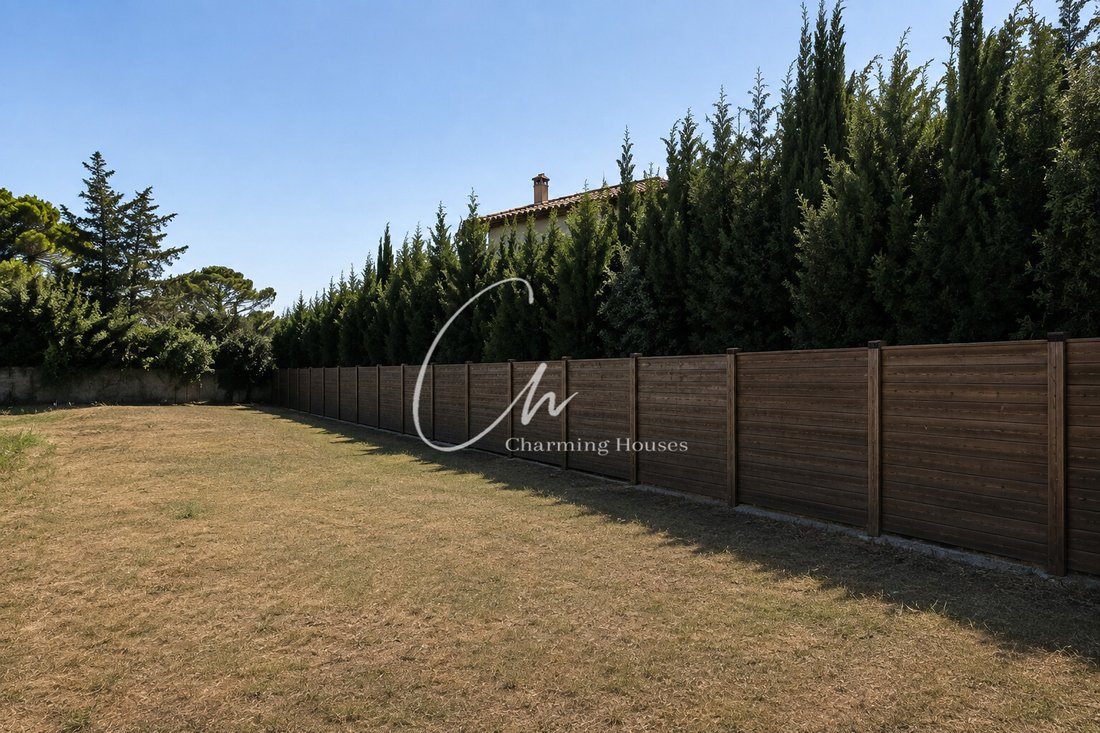 Terreno en Saint-Remy-de-Provence, Provenza-Alpes-Costa Azul, Francia 1 - 16576482