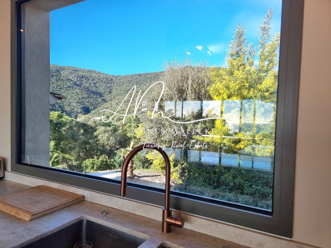 Estate in Rayol-Canadel-sur-Mer, Provence-Alpes-Côte d'Azur, France 5 - 15389882