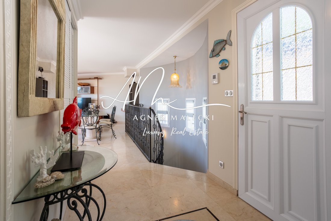 Villa in Rayol-Canadel-sur-Mer, Provence-Alpes-Côte d'Azur, France 5 - 18483459