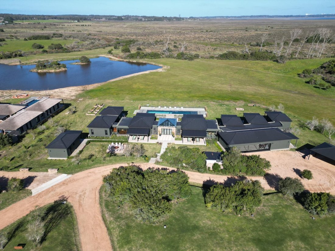 House in Fasano las Piedras, Maldonado Department, Uruguay 1 - 18986958