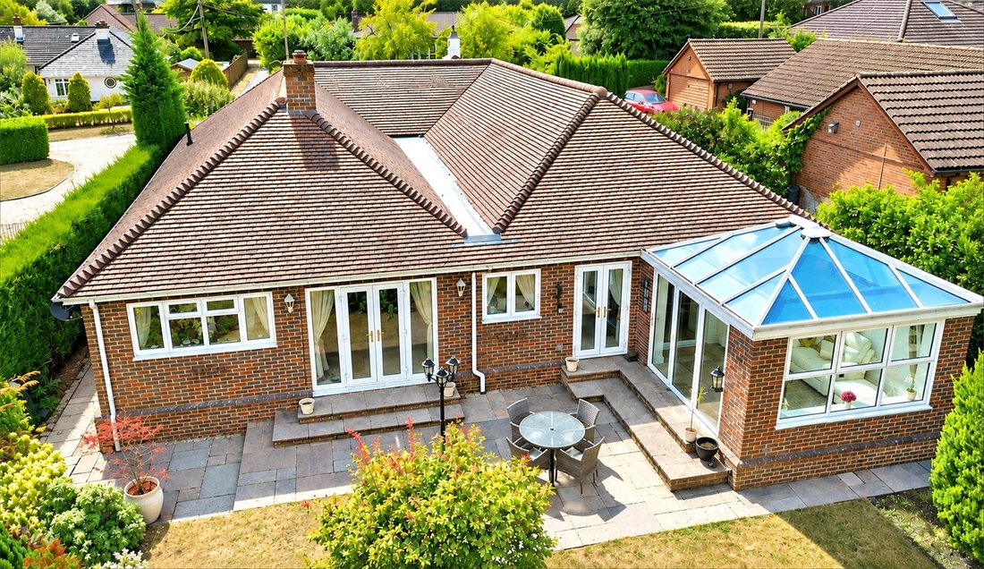 Bungalow in Headley Down, England 1 - 18985188