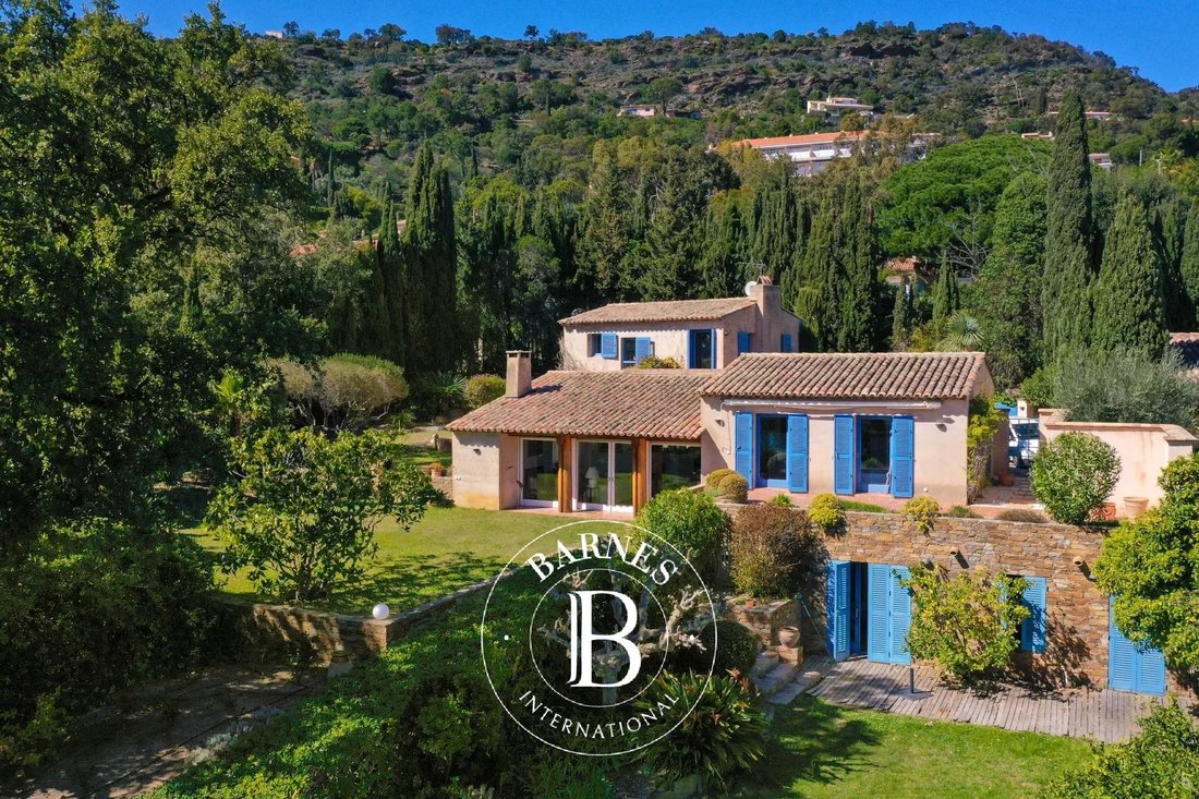 Estate in Rayol-Canadel-sur-Mer, Provence-Alpes-Côte d'Azur, France 5 - 18984939