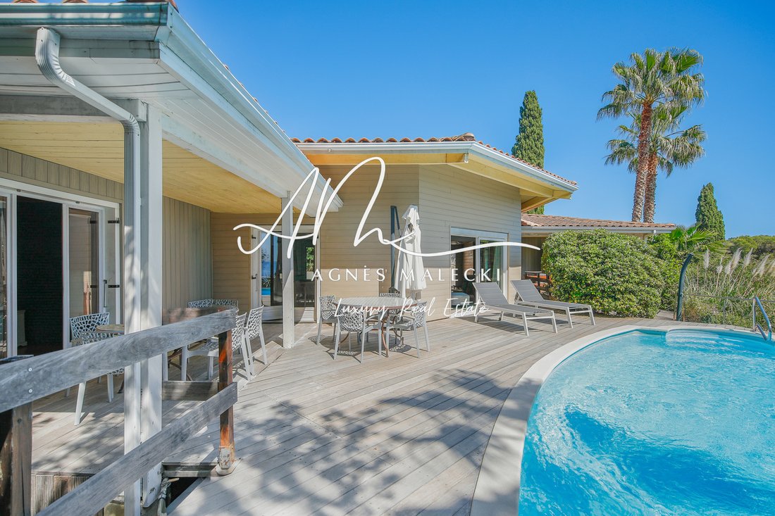 Villa in Rayol-Canadel-sur-Mer, Provence-Alpes-Côte d'Azur, France 1 - 17809818