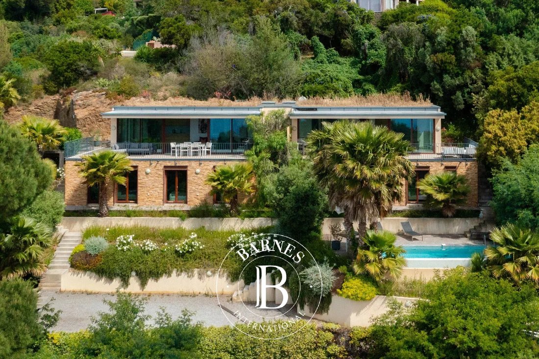Villa in Rayol-Canadel-sur-Mer, Provence-Alpes-Côte d'Azur, France 1 - 18984916