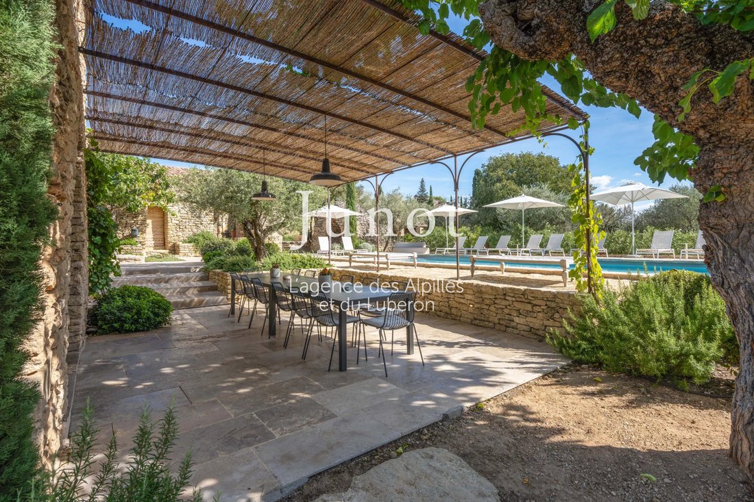 Maisons de campagne à Gordes, Provence-Alpes-Côte d'Azur, France 2 - 18506983
