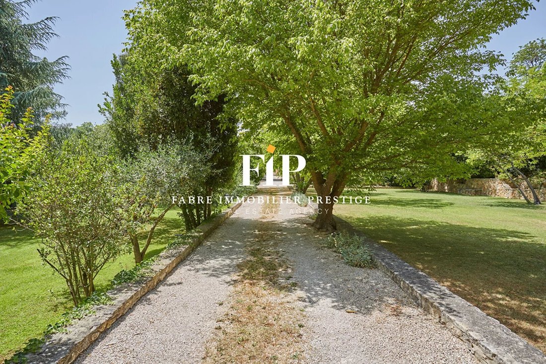 Estate in Est-Repentance-Les Trois Bons Dieux, Aix-en-Provence, France 5 - 18984948