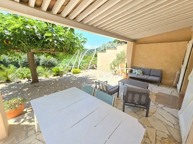 Villa in La Croix-Valmer, Provence-Alpes-Côte d'Azur, France 1 - 15868527