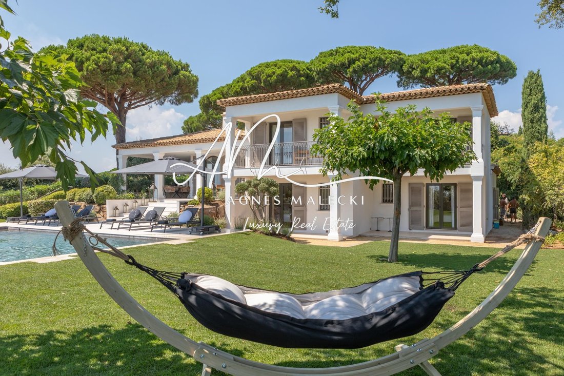 Estate in La Croix-Valmer, Provence-Alpes-Côte d'Azur, France 2 - 18985962