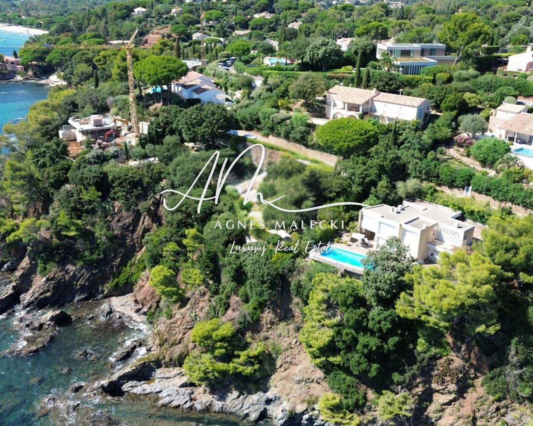 Estate in La Croix-Valmer, Provence-Alpes-Côte d'Azur, France 2 - 15765396