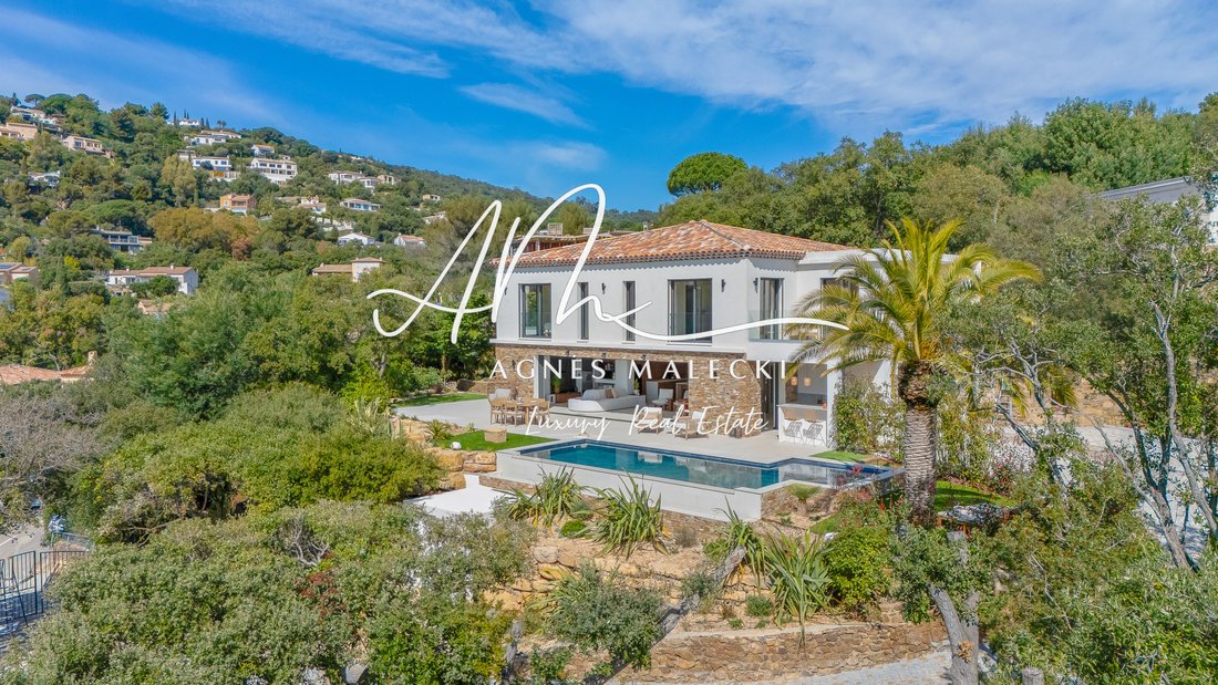 Estate in La Croix-Valmer, Provence-Alpes-Côte d'Azur, France 1 - 17451389