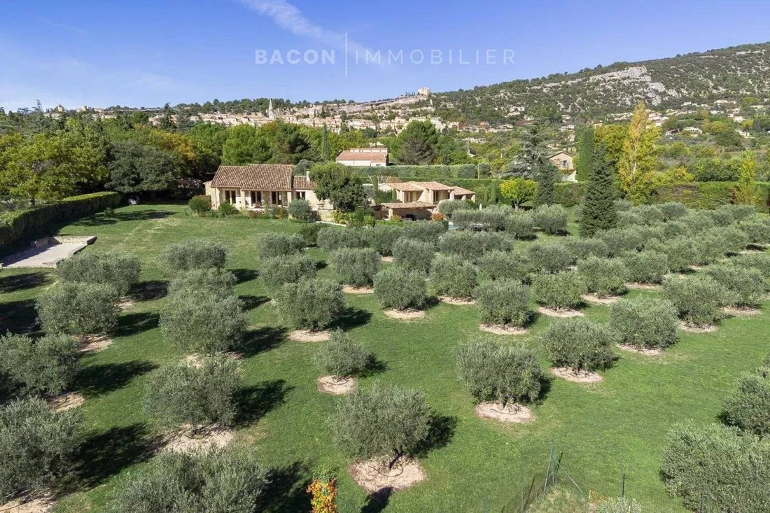 Estate in Saint-Saturnin-lès-Apt, Provence-Alpes-Côte d'Azur, France 2 - 18609759