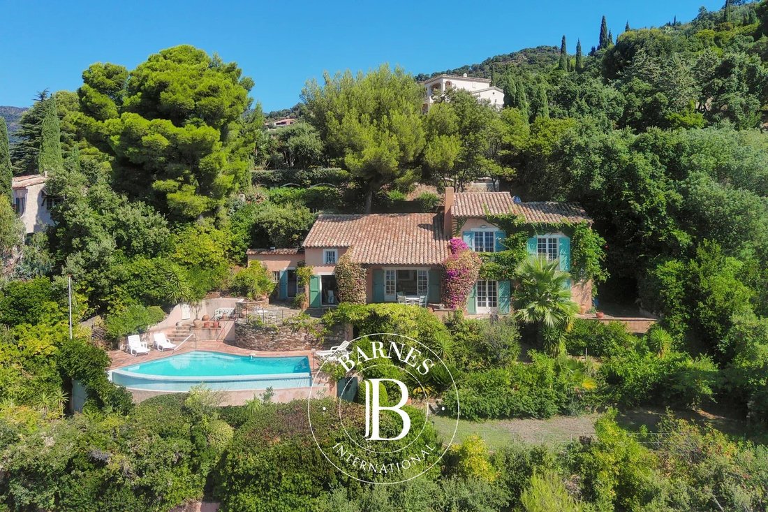Villa in Le Lavandou, Provence-Alpes-Côte d'Azur, France 2 - 18984974