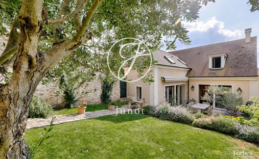 House in Bourg-La Feuillaume Nord, La Celle-Saint-Cloud, France 1
