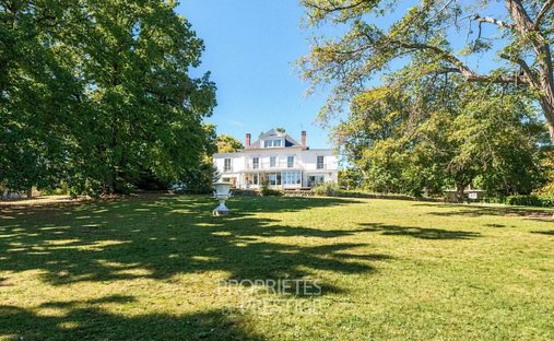 Estate in Montfort-l'Amaury, Ile-de-France, France 1