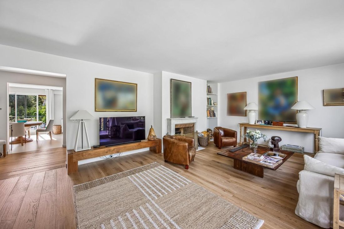 Apartment in Thierry-Saint-Cloud, Ville-d'Avray, France 1 - 18986329