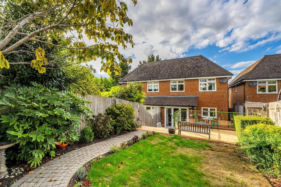 House in Tattenham Corner, Epsom and Ewell, England 4 - 18985198