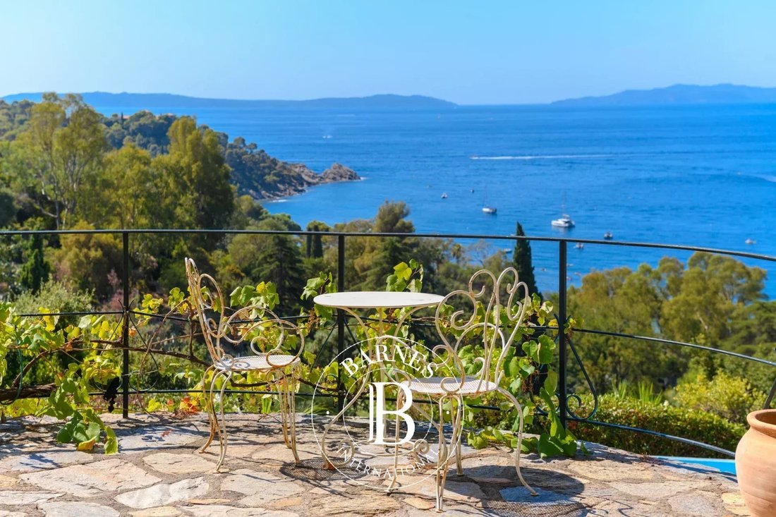 Villa in Le Lavandou, Provence-Alpes-Côte d'Azur, France 2 - 18984974