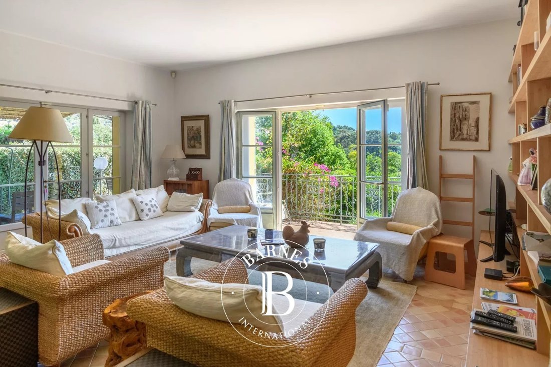 Estate in Rayol-Canadel-sur-Mer, Provence-Alpes-Côte d'Azur, France 5 - 18984902