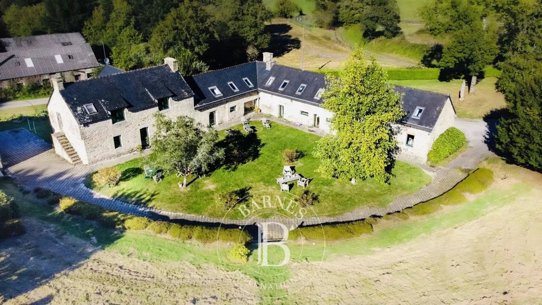 Estate in Kerjalotte, Pontivy, France 1 - 18985973